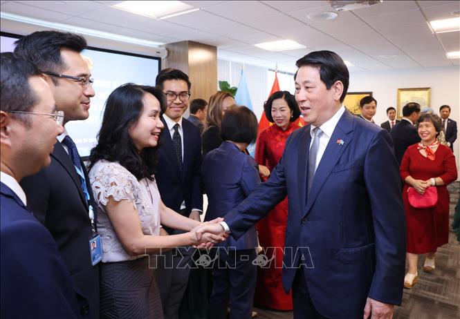 Chủ tịch nước Lương Cường với cán bộ, nhân viên các cơ quan đại diện Việt Nam tại Hoa Kỳ, đại diện cộng đồng người Việt Nam ở New York (Hoa Kỳ). Ảnh: Lâm Khánh – TTXVN
