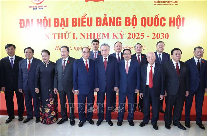 Tổng Bí thư Tô Lâm, Thủ tướng Phạm Minh Chính cùng các đồng chí Lãnh đạo, nguyên Lãnh đạo Đảng, Nhà nước dự Đại hội. Ảnh: Thống Nhất - TTXVN