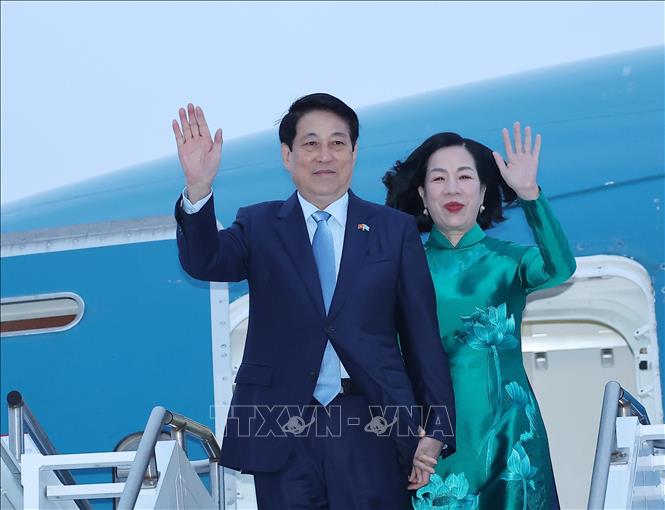 Vietnamese President Luong Cuong and his spouse depart New York. VNA Photo: Lâm Khánh 