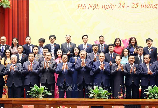 Tổng Bí thư Tô Lâm và các đồng chí Lãnh đạo, nguyên Lãnh đạo Đảng, Nhà nước chụp ảnh chung với các đại biểu. Ảnh: Thống Nhất - TTXVN