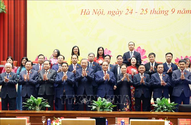 Tổng Bí thư Tô Lâm và các đồng chí Lãnh đạo, nguyên Lãnh đạo Đảng, Nhà nước chụp ảnh chung với các đại biểu. Ảnh: Thống Nhất - TTXVN