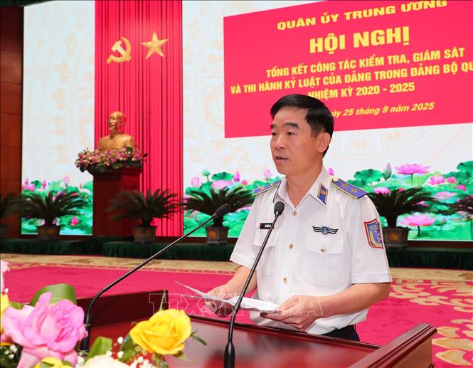Trung tướng Bùi Quốc Oai, Chính ủy Bộ Tư lệnh Cảnh sát biển phát biểu.  Ảnh: Trọng Đức - TTXVN