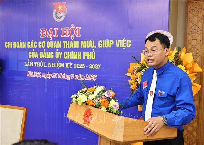 Đồng chí Phạm Văn Đại, Bí thư Chi đoàn các cơ quan tham mưu giúp việc của Đảng ủy Chính phủ phát biểu. Ảnh: Minh Đức – TTXVN