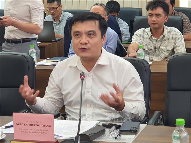 PGS.TS Nguyễn Trường Thắng, Viện trưởng Viện Công nghệ thông tin, Viện Hàn lâm Khoa học và Công nghệ Việt Nam phát biểu với chủ đề “ Bảo mật dữ liệu và an ninh mạng trong kỷ nguyên vươn mình của dân tộc ”. Ảnh: Nguyễn Trọng Lịch - TTXVN