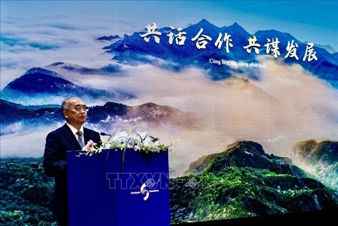 Secretary of the Shandong Provincial Party Committee Lin Wu speaks at the trade – investment conference. VNA Photo: Trần Việt