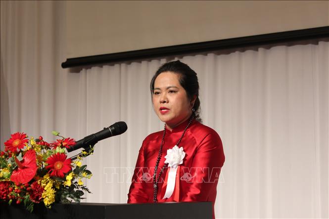 Tổng Lãnh sự Việt Nam tại Fukuoka Vũ Chi Mai phát biểu tại lễ kỷ niệm. Ảnh: Phạm Tuân - PV TTXVN tại Nhật Bản