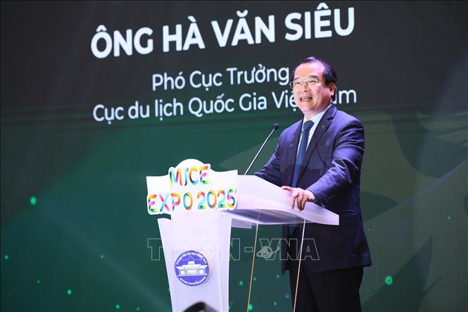Phó Cục trưởng Cục Du lịch Quốc gia Việt Nam Hà Văn Siêu phát biểu. Ảnh: Ngọc Bích – TTXVN