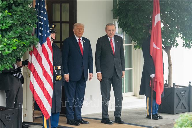 Tổng thống Mỹ Donald Trump (thứ 2, trái) đón Tổng thống Thổ Nhĩ Kỳ Recep Tayyip Erdogan thăm chính thức Washington DC., ngày 25/9/2025. Ảnh: THX/TTXVN