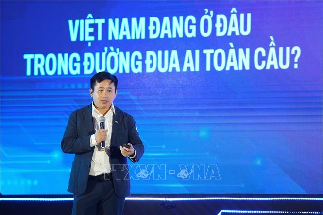 Ông Lê Hồng Việt, Tổng giám đốc FPT Smart Cloud chia sẻ về vị thế Việt Nam trên bản đồ AI. Ảnh: Thu Phương-TTXVN