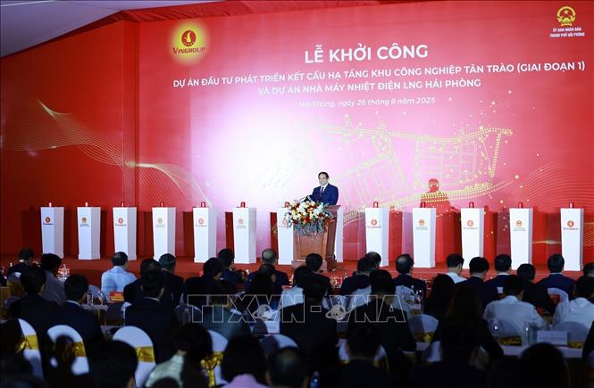 Thủ tướng Phạm Minh Chính phát biểu tại Lễ khởi công Dự án đầu tư phát triển kết cấu hạ tầng khu công nghiệp Tân Trào (giai đoạn 1) và Dự án Nhà máy Nhiệt điện LNG Hải Phòng. Ảnh: Dương Giang-TTXVN 
