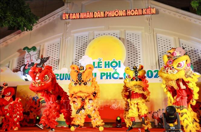 Màn múa lân tại chương trình. Ảnh: Khánh Hoà - TTXVN