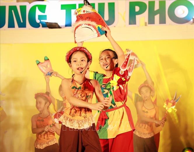 Các bạn nhỏ biểu diễn tại chương trình. Ảnh: Khánh Hoà - TTXVN