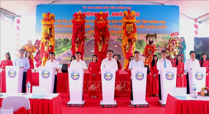 Nghi thức khởi công Dự án đầu tư, xây dựng đường liên cảng, tổng mức đầu tư 2.659 tỷ đồng. Ảnh: Sỹ Tuyên - TTXVN