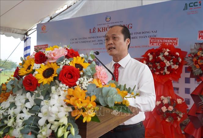 Giám đốc Sở Nông nghiệp và Môi trường Đồng Nai phát biểu tại lễ động thổ Dự án nhà ở xã hội tại khu đất 3,5 ha trong khu công nghiệp ở xã Trảng Bom. Ảnh: Sỹ Tuyên - TTXVN