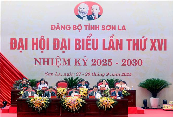 Đoàn Chủ tịch điều hành Đại hội. Ảnh: Quang Quyết - TTXVN