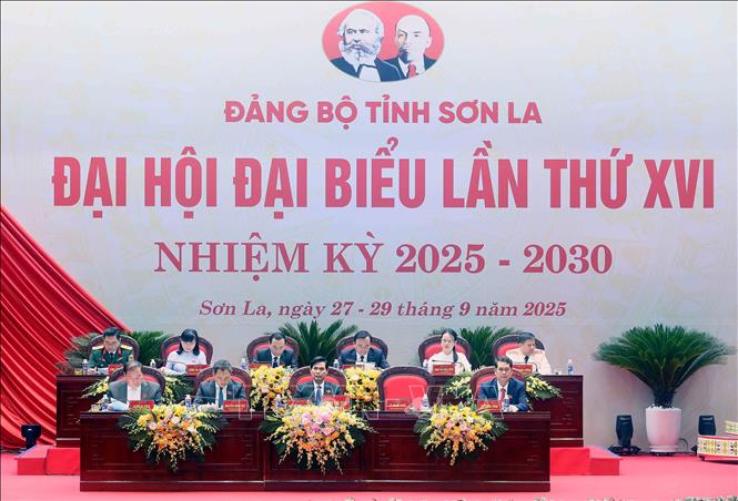 Đoàn Chủ tịch điều hành Đại hội. Ảnh: Quang Quyết - TTXVN
