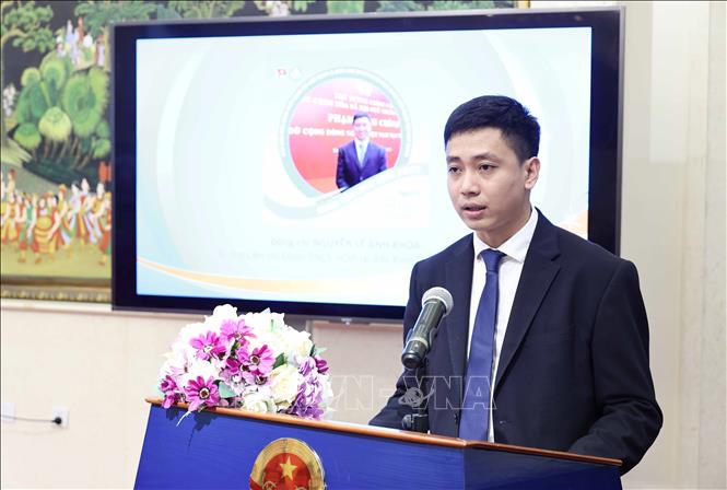 Bí thư Liên Chi Đoàn TNCS Hồ Chí Minh tại Bắc Kinh Nguyễn Lê Anh Khoa giới thiệu những kết quả đã đạt được trong thời gian qua. Ảnh: Công Tuyên-PV TTXVN tại Trung Quốc