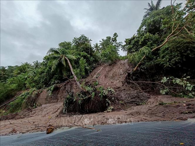 Lở đất do ảnh hưởng của bão Bualoi ở tỉnh Leyte, Philippines ngày 26/9/2025. Ảnh: THX/TTXVN