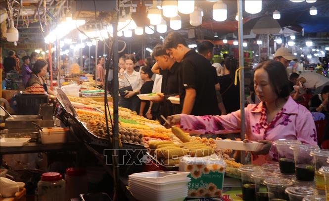 Gian hàng ẩm thực. Ảnh: Lê Huy Hải - TTXVN 