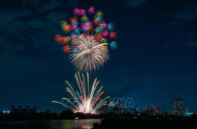 Sự kiện còn là nơi so tài của các nghệ nhân pháo hoa nổi tiếng của Nhật Bản. Ảnh: Xuân Giao – PV TTXVN tại Nhật Bản