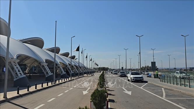 Đường lên ga khởi hành quốc tế của sân bay Houari Boumediene. Ảnh: Nguyễn An - PV TTXVN tại Algeria 