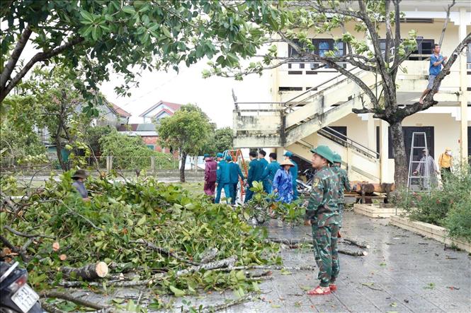 Trường học tại thôn An Xuân Tây bị ảnh hưởng bởi cơn bão số 10. Ảnh: Mai Trang - TTXVN 