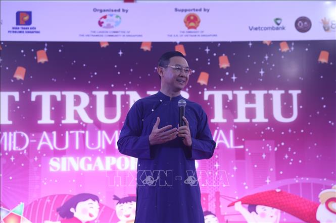 Đại sứ Việt Nam tại Singapore Trần Phước Anh phát biểu khai mạc sự kiện. Ảnh: Tất Đạt - PV TTXVN Singapore