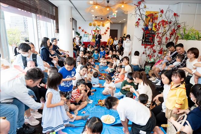 Sự kiện diễn ra trong không khí rộn ràng, ấm cúng gợi nhớ nét đẹp Trung thu truyền thống quê nhà. Ảnh: Xuân Giao - PV TTXVN tại Nhật Bản