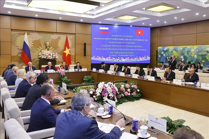 Phiên họp lần thứ tư Ủy ban Liên nghị viện về hợp tác giữa Quốc hội Việt Nam và Duma Quốc gia Nga. Ảnh: Doãn Tấn - TTXVN
