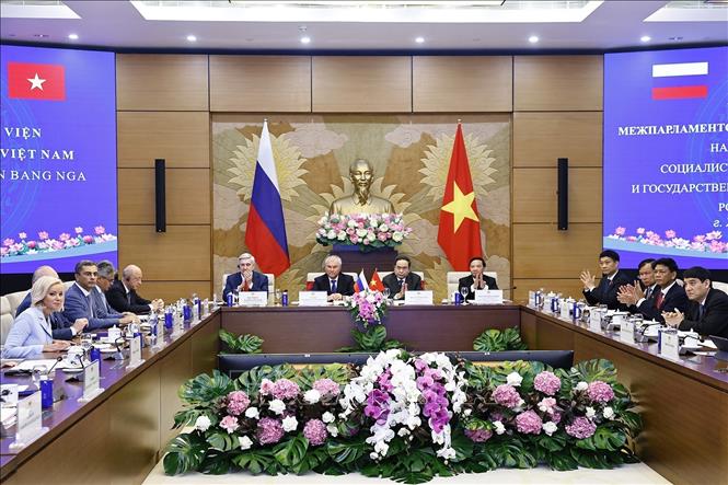 Chủ tịch Quốc hội Trần Thanh Mẫn và Chủ tịch Duma Quốc gia Quốc hội Liên bang Nga Vyacheslav Volodin đồng chủ trì Lễ khai mạc Phiên họp. Ảnh: Doãn Tấn - TTXVN

 