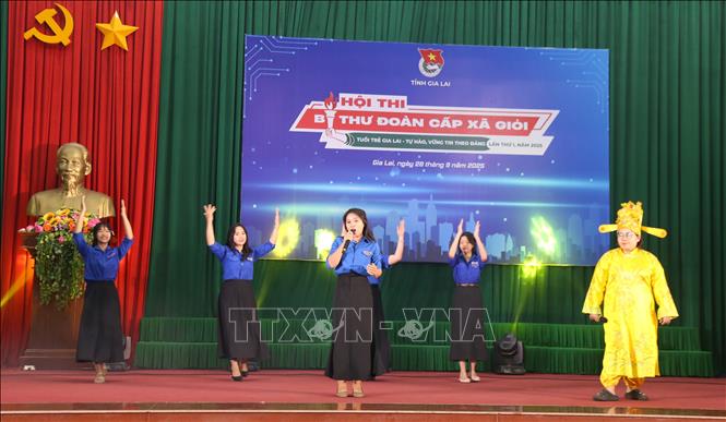 Thí sinh tham gia phần thi năng khiếu tại Hội thi Bí thư đoàn cấp xã giỏi tỉnh Gia Lai lần thứ I năm 2025. Ảnh: Quang Thái- TTXVN