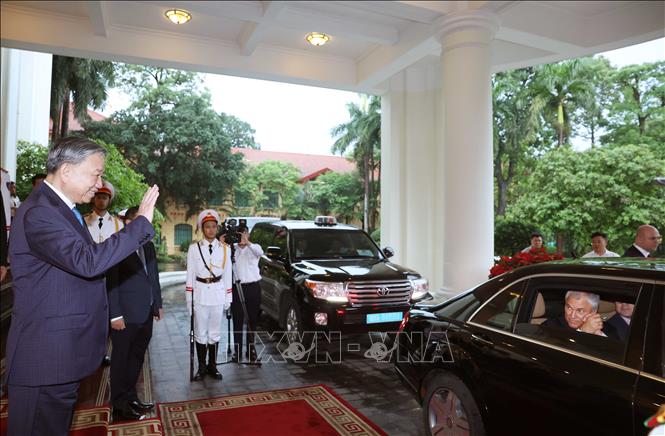 Tổng Bí thư Tô Lâm tiễn Chủ tịch Duma Quốc gia Nga Vyacheslav Volodin. Ảnh: Thống Nhất – TTXVN