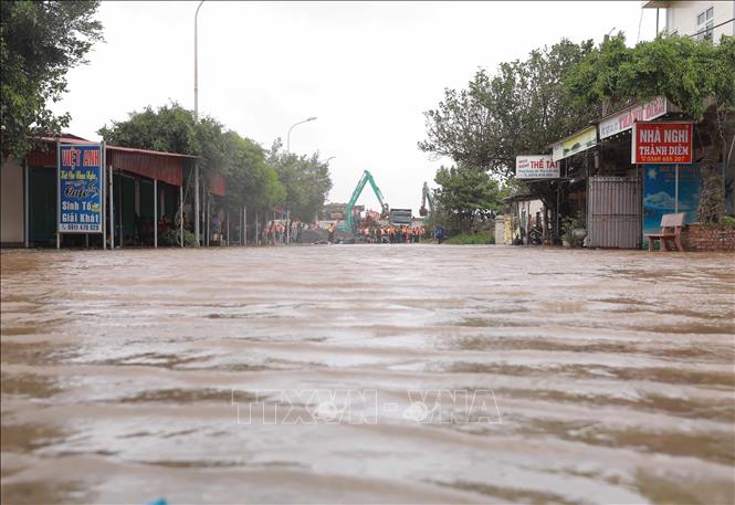 Mưa lớn do bão số 10 gây ra khiến nhiều khu vực ở Ninh Bình bị ngập sâu. Ảnh: Phan Phương - TTXVN