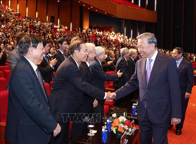 Tổng Bí thư Tô Lâm với đại biểu dự buổi lễ. Ảnh: Thống Nhất - TTXVN 