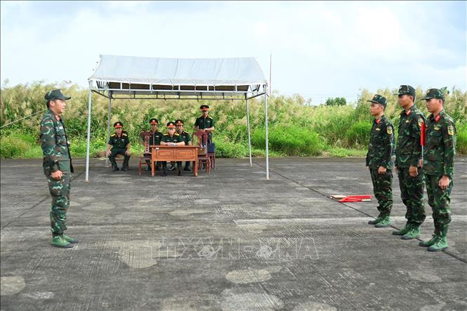 Qua kiểm tra thực tế, đoàn công tác ghi nhận các đơn vị đã quán triệt, triển khai nghiêm túc mệnh lệnh, chỉ thị của cấp trên; duy trì có nền nếp chế độ huấn luyện, rèn luyện kỷ luật; bảo đảm tốt an toàn trong huấn luyện. Ảnh: Chanh Đa-TTXVN 