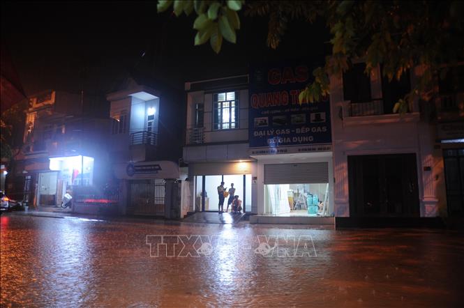 Một số khu vực ngập sâu trong nước ở phường Yên Bái. Ảnh: Tuấn Khôi - TTXVN