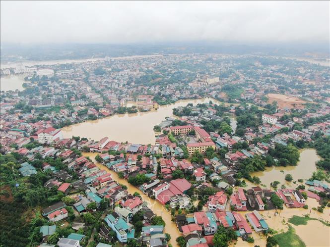 Phường Nam Cường chìm trong biển nước. Ảnh: Tuấn Anh - TTXVN