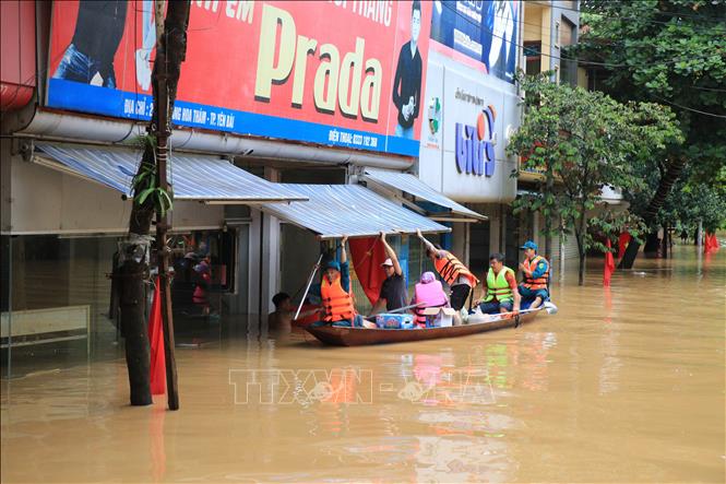 Phường Yên Bái đã sơ tán trên 400 nhân khẩu đến trường học, nhà văn hóa, UBND phường. Ảnh: Tuấn Anh - TTXVN
