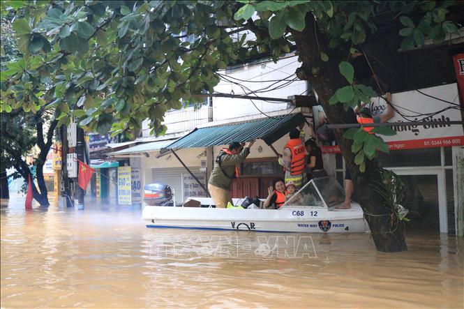 Phường Yên Bái đã sơ tán trên 400 nhân khẩu đến trường học, nhà văn hóa, UBND phường. Ảnh: Tuấn Anh - TTXVN