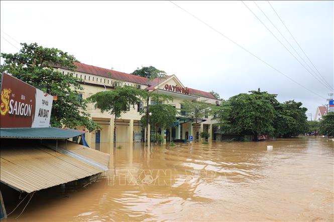 Khu vực Ga Yên Bái bị ngập sâu. Ảnh: Tuấn Anh - TTXVN