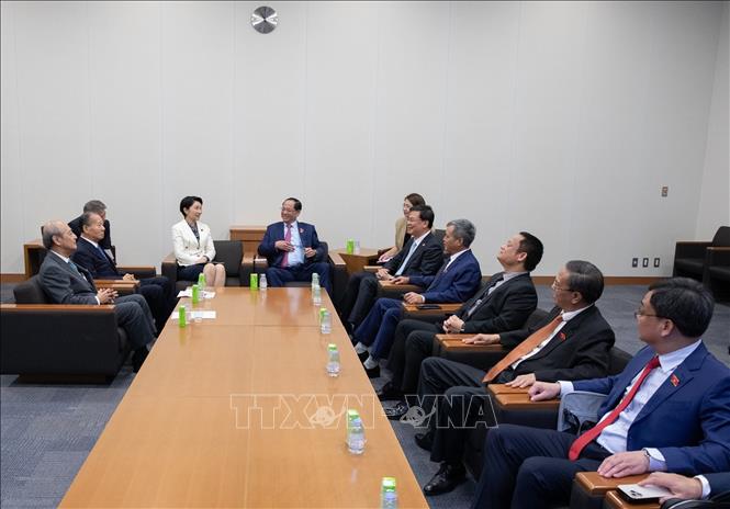 Phó Chủ tịch Quốc hội Trần Quang Phương gặp Chủ tịch Liên minh nghị sĩ hữu nghị Nhật - Việt (LMNSHN) Obuchi Yuko và Cố vấn danh dự LMNSHN Nikai Toshihiro. Ảnh: Xuân Giao - Pv TTXVN tại Nhật Bản