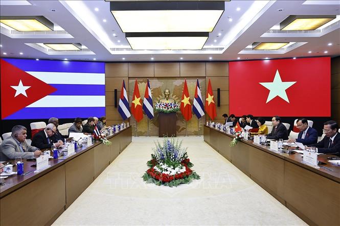 Chủ tịch Quốc hội Trần Thanh Mẫn hội đàm với Chủ tịch Quốc hội Cuba Esteban Lazo Hernández. Ảnh: Doãn Tấn – TTXVN