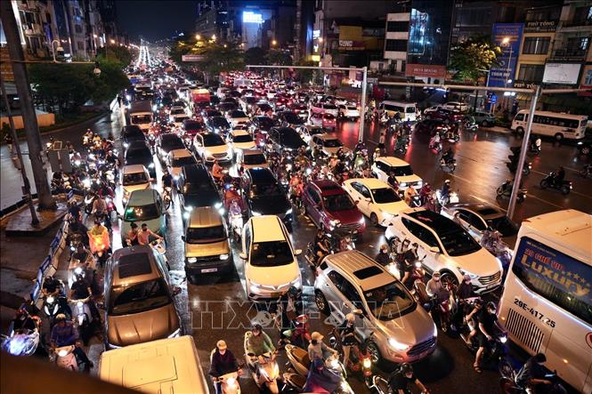 Ùn tắc tại đường Nguyễn Trãi (ảnh chụp lúc 20h25’). Ảnh: Phạm Kiên - TTXVN