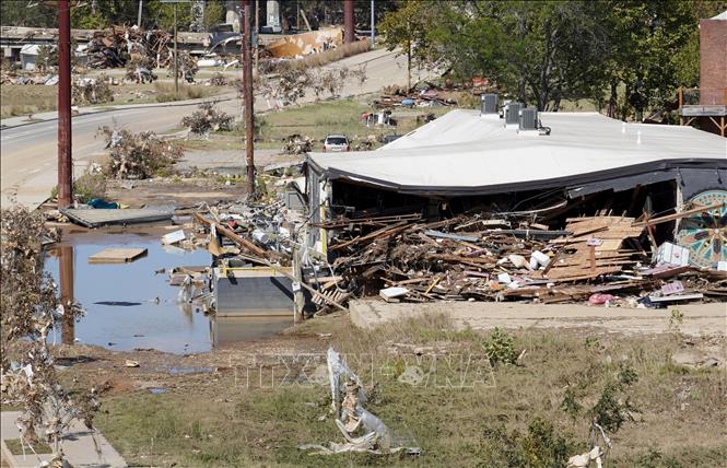Cảnh tàn phá do siêu bão Helene tại Asheville, Bắc Carolina, Mỹ, ngày 2/10/2024. Ảnh: Kyodo/TTXVN