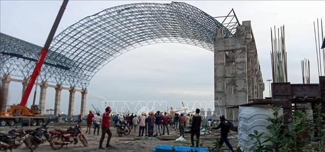 Hiện trường vụ sập giàn giáo tại công trình xây dựng nhà máy nhiệt điện ở Chennai, bang Tamil Nadu, Ấn Độ, ngày 30/9/2025. Ảnh: ANI/TTXVN