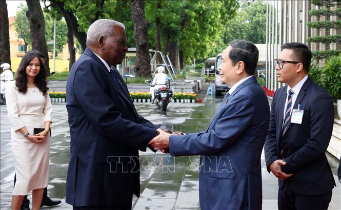 NA Chairman Tran Thanh Man and his Cuban counterpart Esteban Lazo Hernández. VNA Photo: Phạm Kiên 