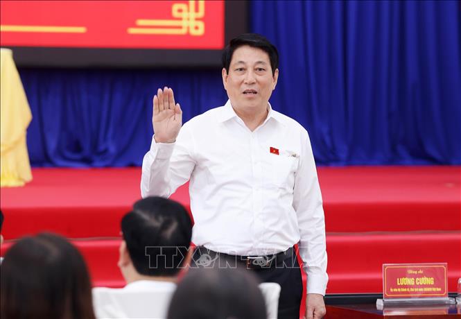 Chủ tịch nước Lương Cường dự Hội nghị tiếp xúc cử tri trước Kỳ họp thứ 10, Quốc hội khoá XV tại xã Tân An Hội, thành phố Hồ Chí Minh. Ảnh: Lâm Khánh – TTXVN