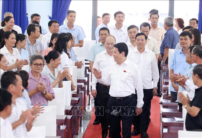 Chủ tịch nước Lương Cường dự Hội nghị tiếp xúc cử tri trước Kỳ họp thứ 10, Quốc hội khoá XV tại xã Tân An Hội, thành phố Hồ Chí Minh. Ảnh: Lâm Khánh – TTXVN