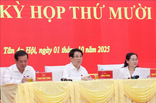 Chủ tịch nước Lương Cường và các Đại biểu Quốc hội Thành phố Hồ Chí Minh tiếp thu ý kiến cử tri trước Kỳ họp thứ 10, Quốc hội khóa XV. Ảnh: Lâm Khánh – TTXVN