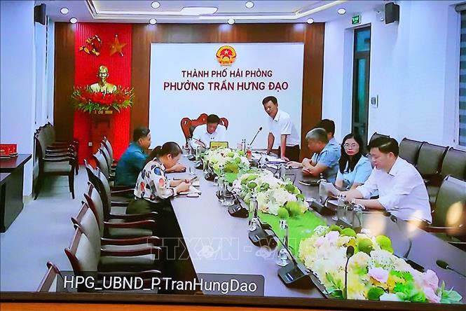 Phiên họp được kết nối trực tuyến với các điểm cầu xã, phường. Ảnh: Minh Huệ-TTXVN
